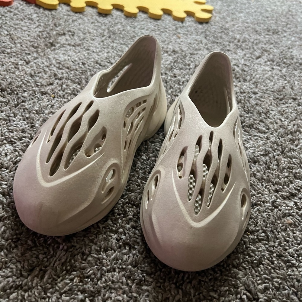 Womens yeezy foam runners!